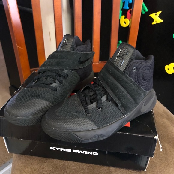 kyrie irving shoes black